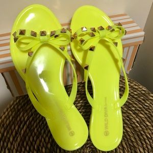 Neon Yellow Flip Flops 🔆